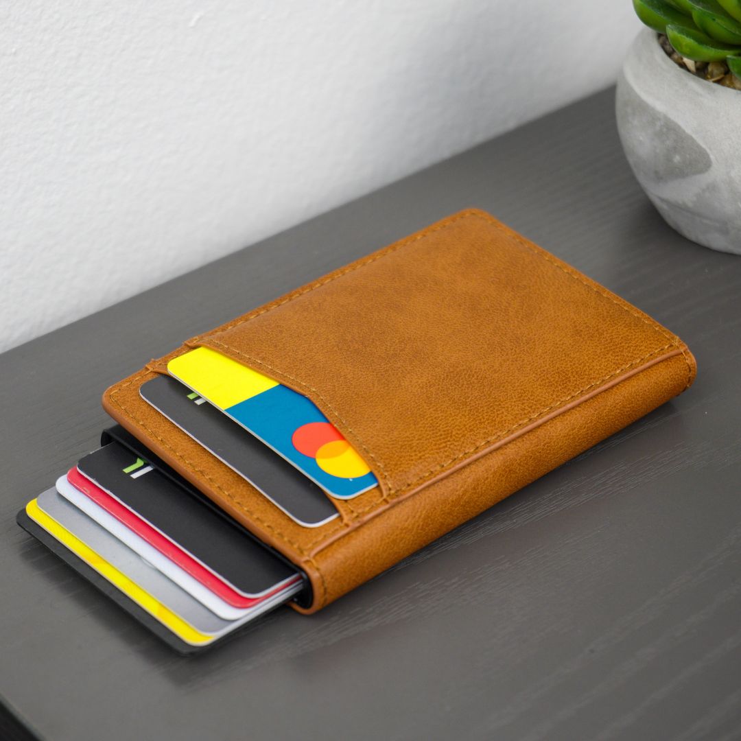 Minimalist wallet for men